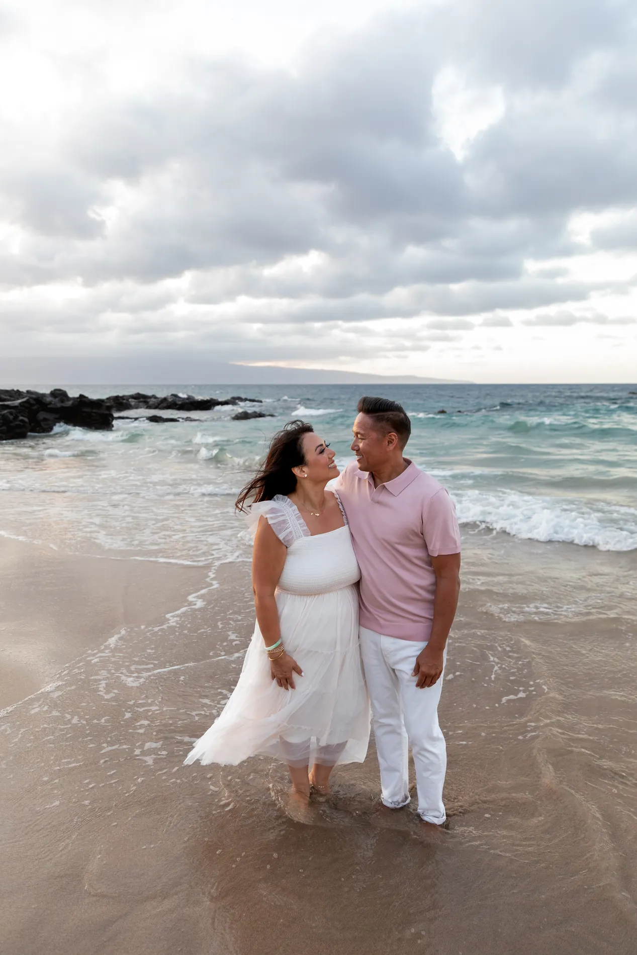 Couple photographed on Maui by Jessie Hawaii Photography