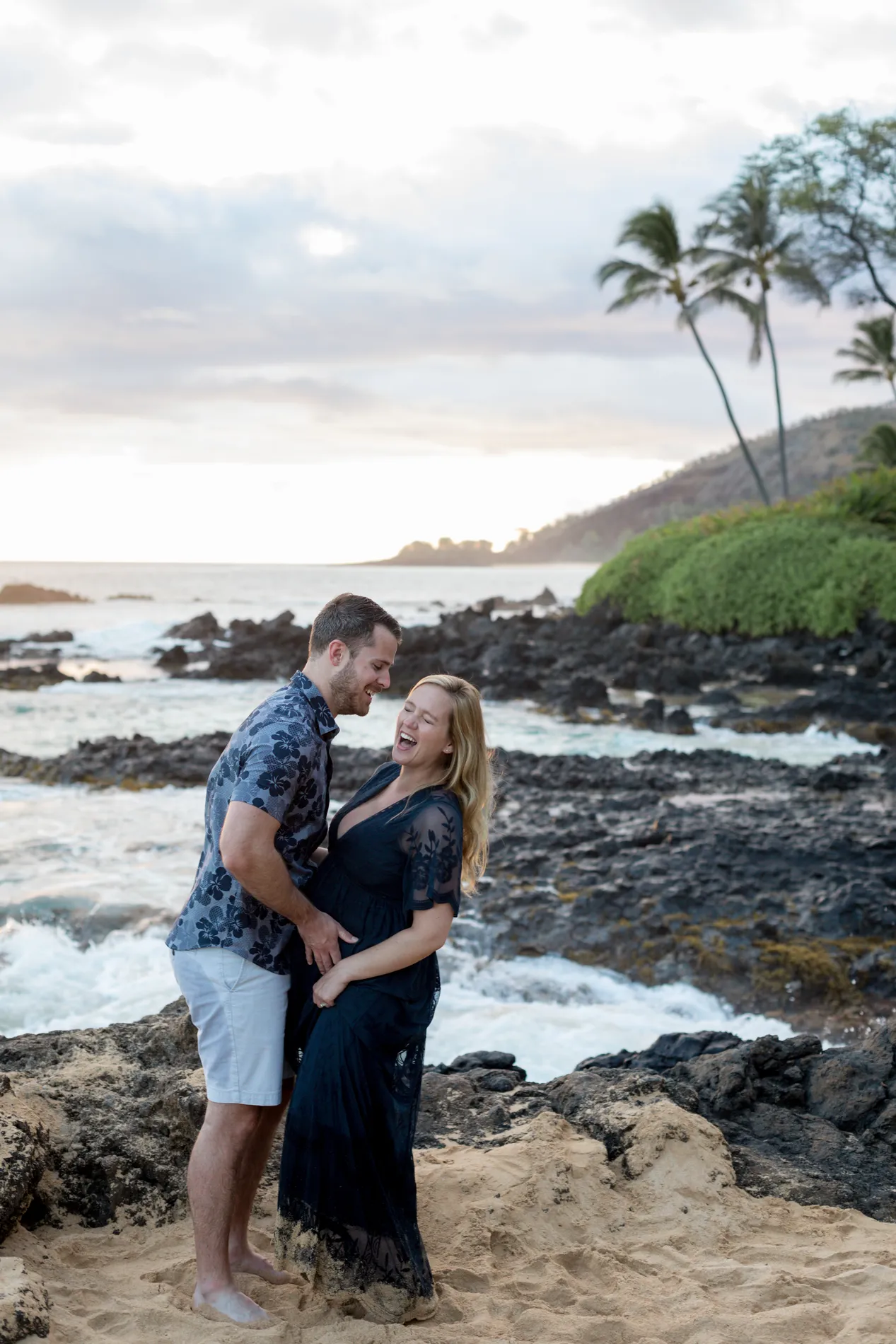 Maui maternity photo by Jessie Hawaii Photography