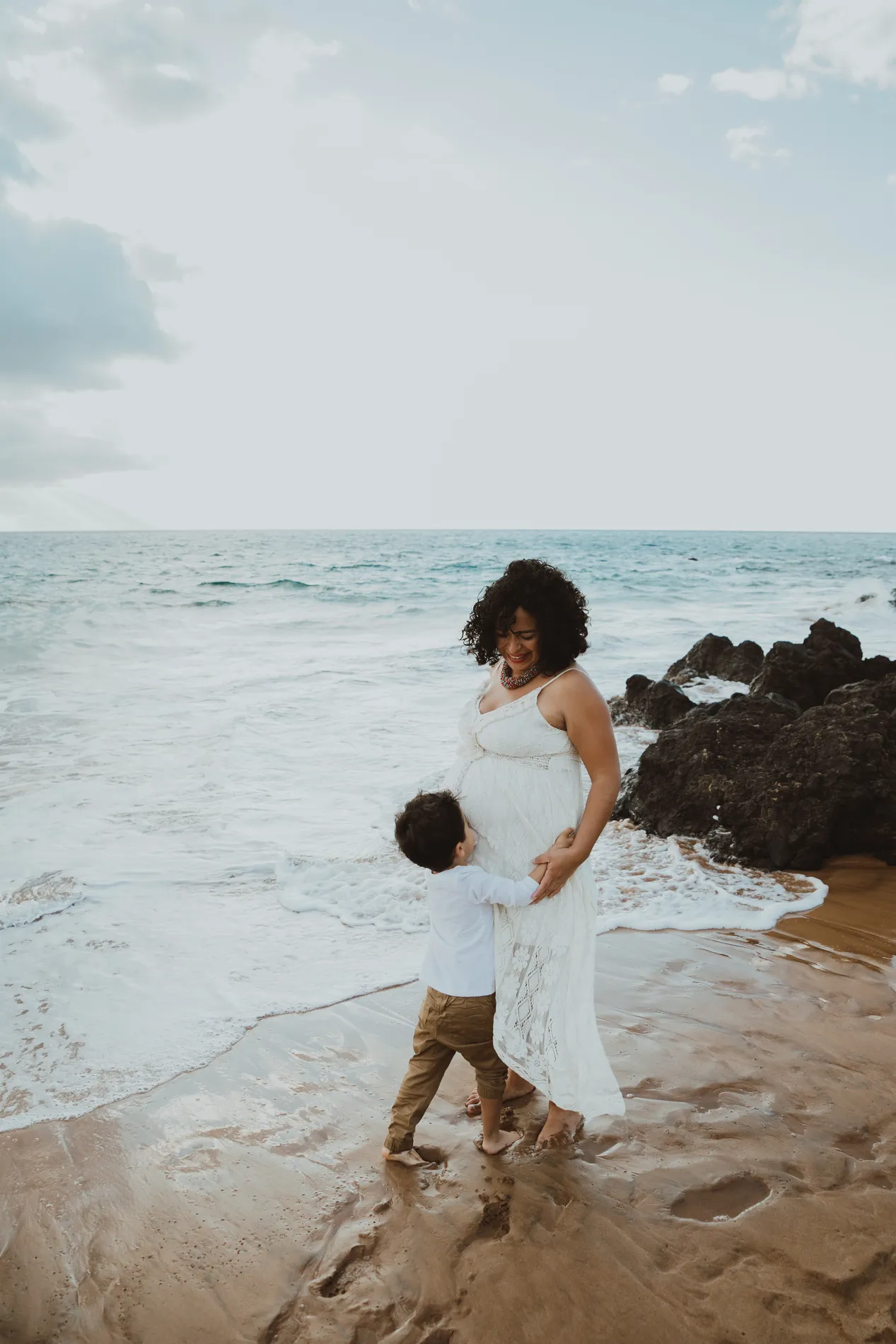 Maui maternity photo by Jessie Hawaii Photography